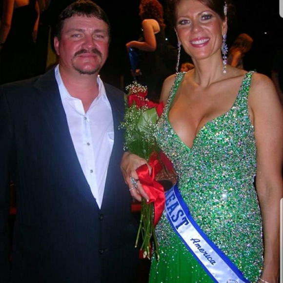 Tony Bowls collection gown limited edition Green - Picture 2 of 8